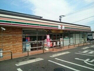 セブンイレブン 高知瀬戸南町1丁目店(コンビニ)まで662m 高知市電駅前線・桟橋線/桟橋通五丁目駅 徒歩47分 築47年