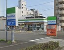 ファミリーマート 高知日の出町店(コンビニ)まで147m 日の出マンション