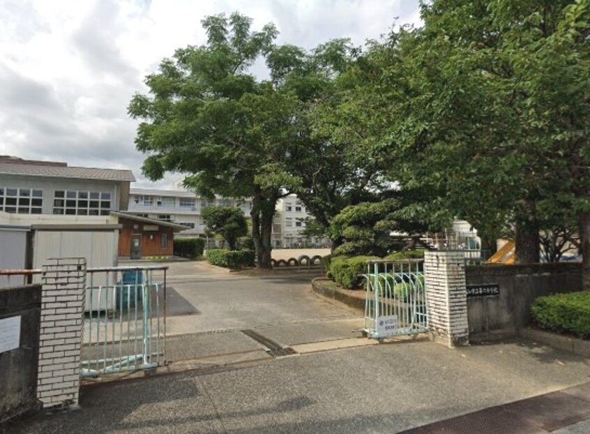 高知市立第六小学校(小学校)まで352m グランベレオ鷹匠