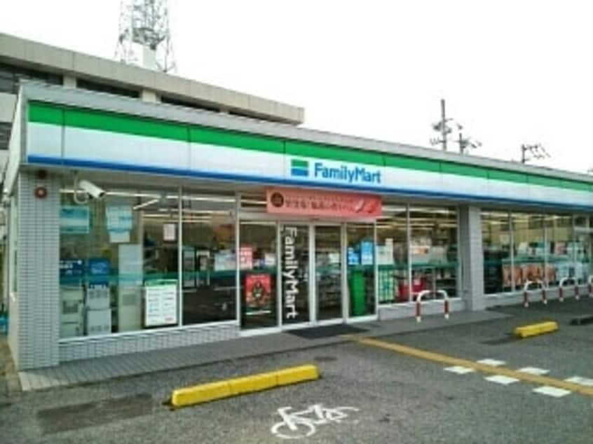 ファミリーマート 高知六泉寺店(コンビニ)まで251m 高知市電駅前線・桟橋線/桟橋車庫前駅 徒歩17分 1-2階 築27年