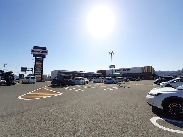 SUNNY MART(サニー マート) 高岡店(スーパー)まで813m リバーサイド　リリー　Ⅱ