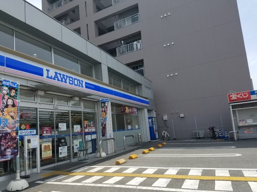 ローソン 高知新本町店(コンビニ)まで274m 友愛ハウス
