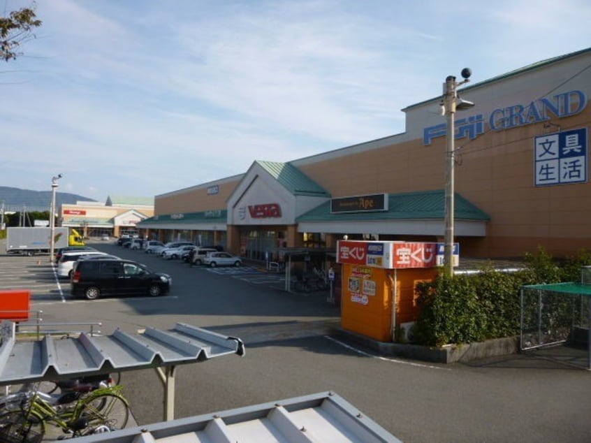 フジグラン葛島(スーパー)まで539m URBAN SQUARE