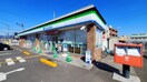ファミリーマート 高知朝倉西店(コンビニ)まで560m ハイツ三本