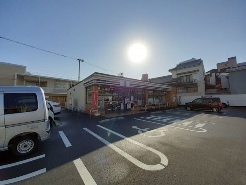 セブンイレブン 高知稲荷町店(コンビニ)まで389m カーサグラン高知