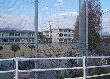 高知市立大津小学校(小学校)まで145m 高知市電ごめん線・伊野線/舟戸駅 徒歩6分 1階 築32年