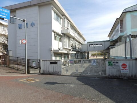 高知市立初月小学校(小学校)まで135m ダイヤモンドハイツみかづき