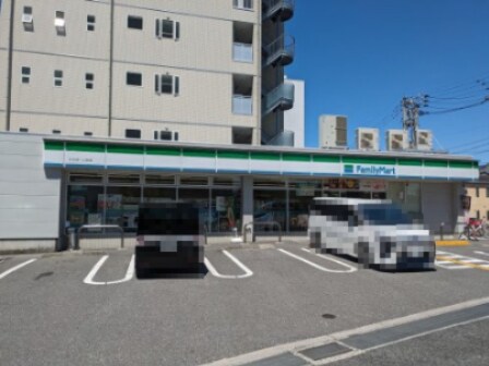 ファミリーマート かるぽーと前店(コンビニ)まで249m 唐人荘