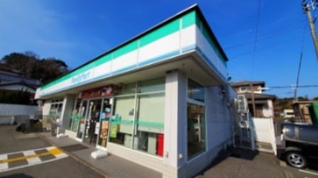 ファミリーマート 朝倉西町店(コンビニ)まで349m シエロガーデン高知