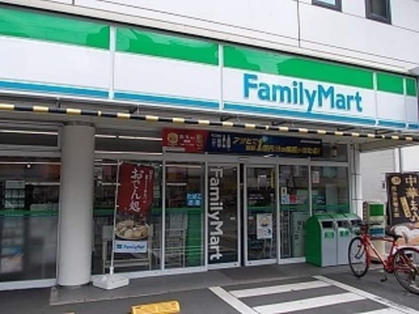 ファミリーマート 高知上町五丁目店(コンビニ)まで306m ハイツリバーサイド