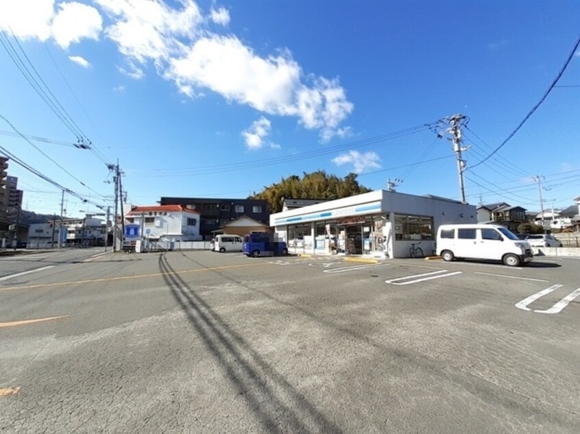 ローソン 高知高須本町店(コンビニ)まで466m 高知市電ごめん線・伊野線/新木駅 徒歩5分 1階 築46年