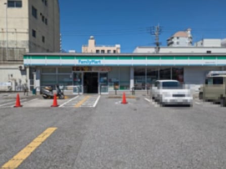 ファミリーマート 高知南はりまや町店(コンビニ)まで185m メゾンドレーヴナガオ