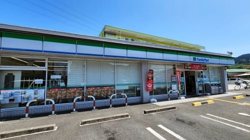 ファミリーマート 高知神田東店(コンビニ)まで325m コンフォルト・カーザ