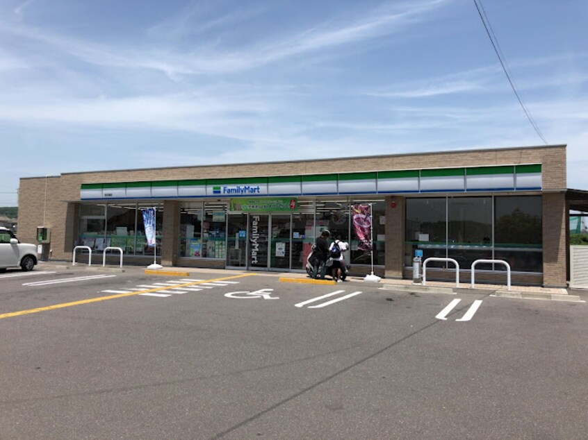 ファミリーマート 桂浜通店(コンビニ)まで25m ロイヤルハイツ