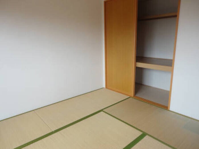 202 南西和室･押入れ グレイス高埇
