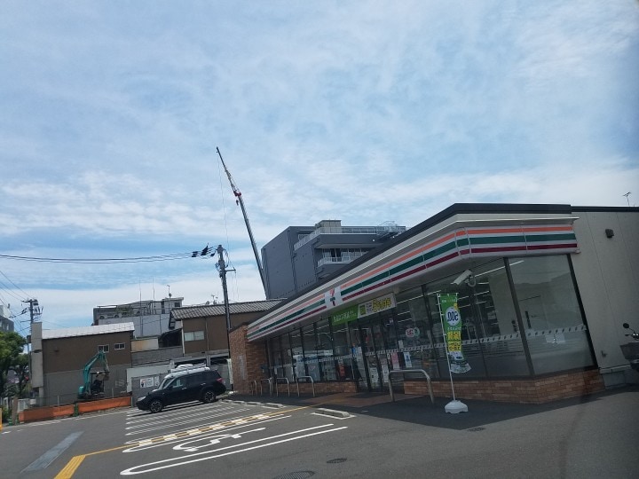 セブンイレブン 高知駅北店(コンビニ)まで370m パステルシティ