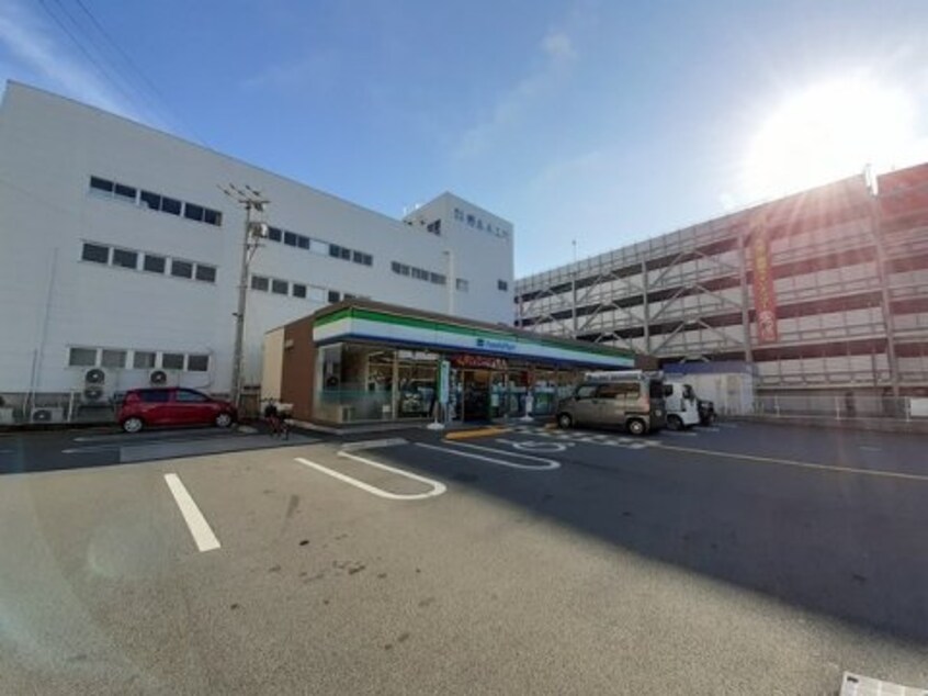 ファミリーマート 高知梅ノ辻店(コンビニ)まで245m 藤本マンション(百石町)