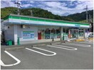ファミリーマート 高知横浜店(コンビニ)まで1435m ヴィラナリー高知 3号棟