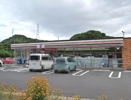 セブンイレブン 高知横浜南店(コンビニ)まで997m 高知市電駅前線・桟橋線/桟橋通五丁目駅 徒歩51分 1-2階 築35年