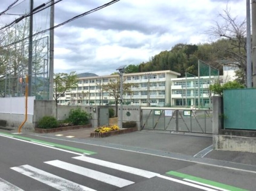 高知市立一宮東小学校(小学校)まで393m グランデール　一本松