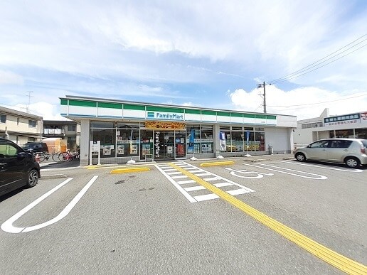 ファミリーマート 土佐高岡店(コンビニ)まで303m ビバーチェ