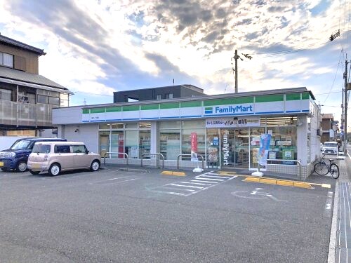ファミリーマート 高知一ツ橋店(コンビニ)まで337m ハイツＭⅡ