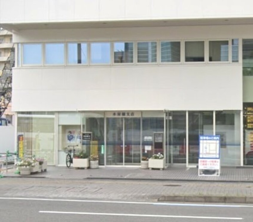 四国銀行木屋橋支店(銀行)まで443m 高知市電ごめん線・伊野線/菜園場町駅 徒歩4分 1階 築39年