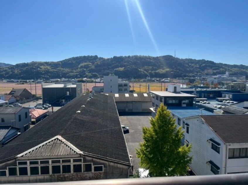 眺望：バルコニーからの眺望     （2025年11月撮影） サーパス高須第3