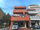 KMビルの外観