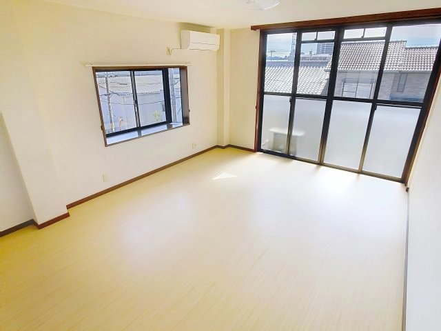 2025年10月撮影 ロイヤルハウス比島 B棟