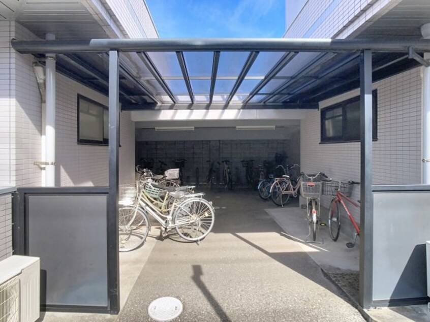 2025年10月撮影 ロイヤルハウス比島 B棟