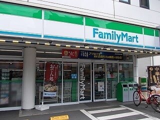 ファミリーマート 高知上町五丁目店(コンビニ)まで146m コンフォート鏡川