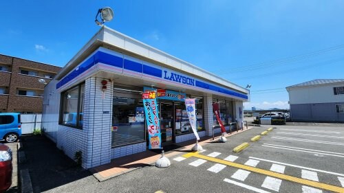 ローソン 高知北久保店(コンビニ)まで202m クレドール南川添