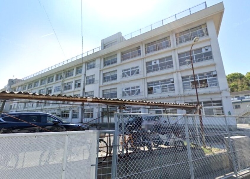 高知市立潮江南小学校(小学校)まで942m サンハイム Ⅱ