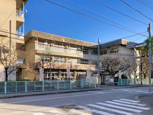 高知市立高須小学校(小学校)まで1348m アーバン葛島