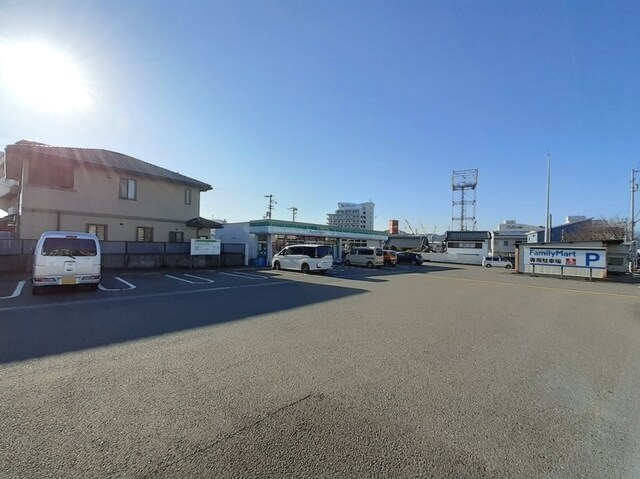 ファミリーマート 高知仁井田店(コンビニ)まで225m ラ・ヴィット