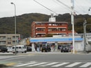 ローソン 高知薊野店(コンビニ)まで568m マリベールAZONO