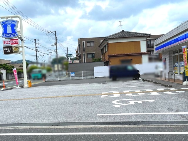 ローソン 高知一ツ橋店(コンビニ)まで1511m ガーデンハイツ永野Ⅲ