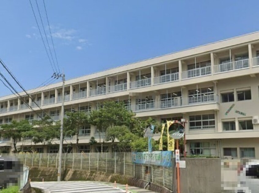 高知市立泉野小学校(小学校)まで714m 森岡荘
