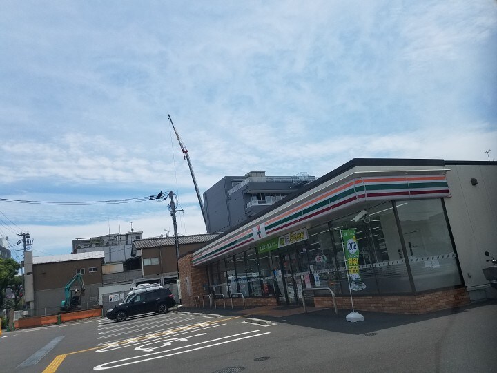 セブンイレブン 高知駅北店(コンビニ)まで542m 土讃線/高知駅 徒歩9分 1階 築54年