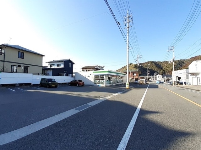 ファミリーマート 高知十津店(コンビニ)まで622m パークハイツふたば