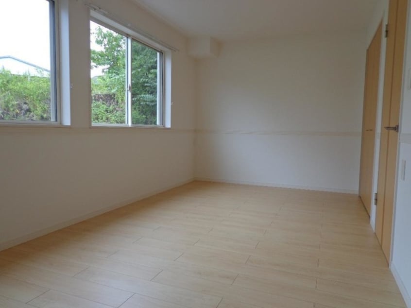 洋室 フローラル・アベニュー伍番館