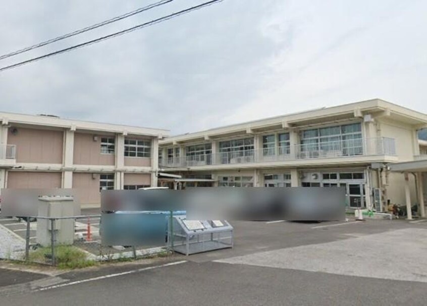 香南市立香我美小学校(小学校)まで858m サンサンアルバ