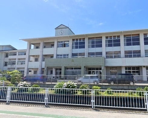 南国市立長岡小学校(小学校)まで2555m グリーングランデⅡ