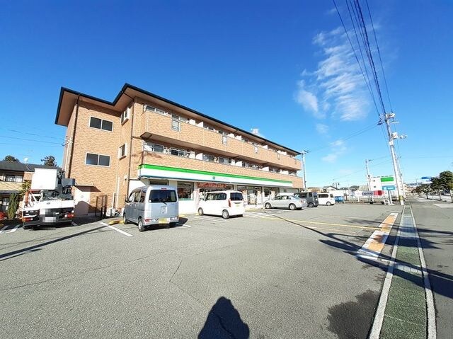 ファミリーマート 土佐山田新町丸店(コンビニ)まで53m マンションパル Ⅰ