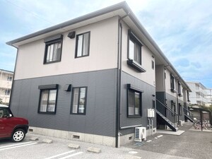 ハイツ足達 B棟