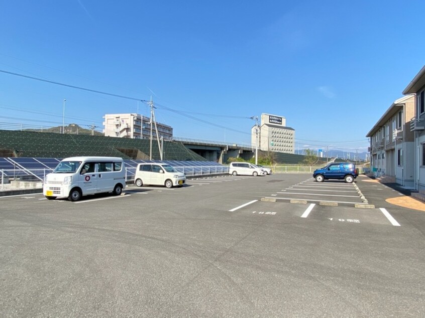 駐車場 サルーチェ A棟
