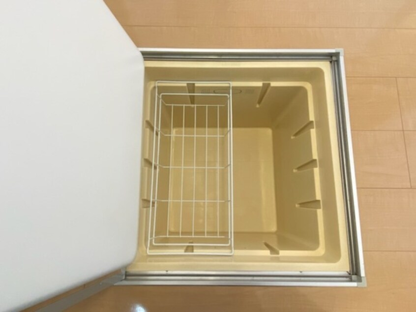 床下収納 サルーチェ A棟
