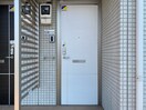 玄関前 サルーチェ A棟