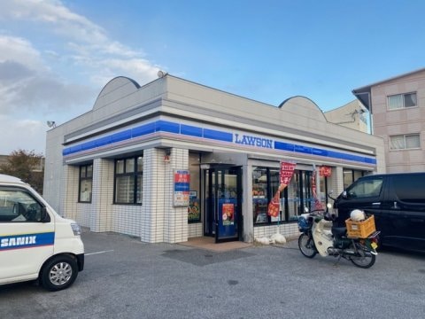 ローソン 南国おおそね店(コンビニ)まで157m セゾンコートⅡ 春・夏 夏